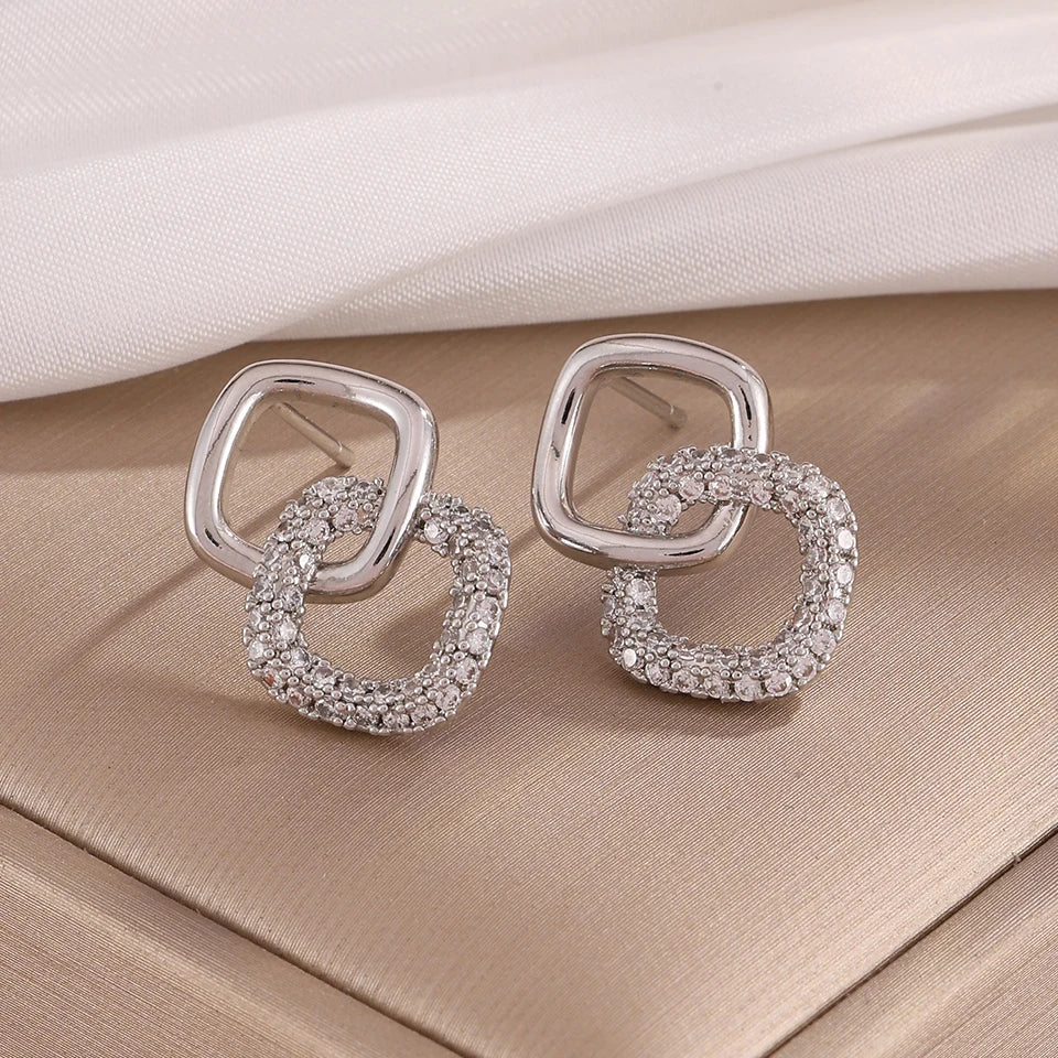 Interlocking Square Jewelry Set – Pendant Necklace & Matching Earrings