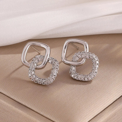 Interlocking Square Jewelry Set – Pendant Necklace & Matching Earrings