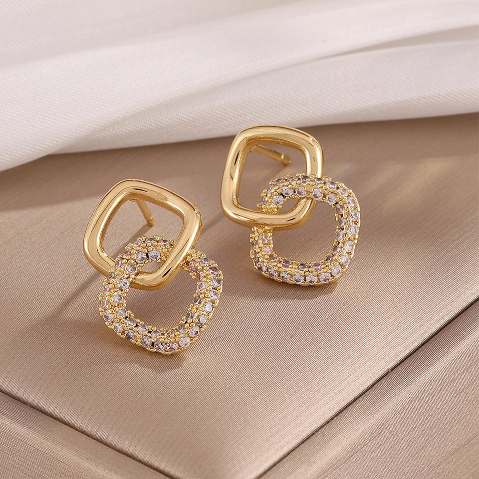 Interlocking Square Jewelry Set – Pendant Necklace & Matching Earrings