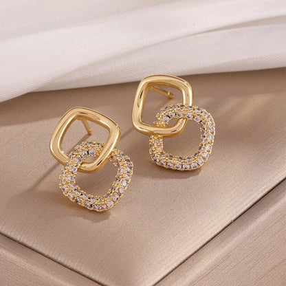Interlocking Square Jewelry Set – Pendant Necklace & Matching Earrings